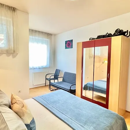 Madonna Queen - 3 Rooms, Garage アパート *