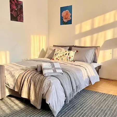 Madonna Queen - 3 Rooms, Garage アパート *