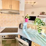 Daire Madonna Queen - 3 Rooms, Garage *