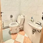 Madonna Queen - 3 Rooms, Garage Daire