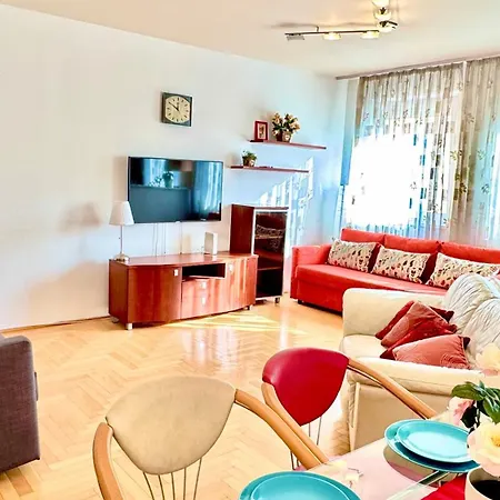 Madonna Queen - 3 Rooms, Garage Budapest
