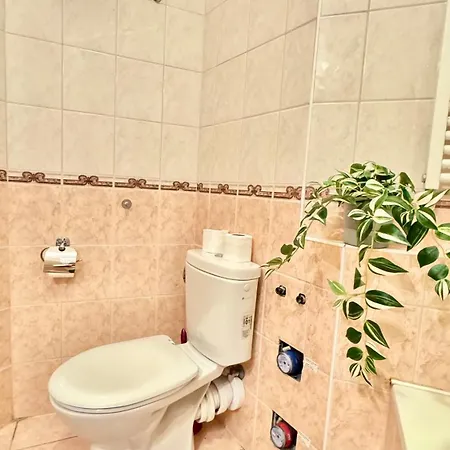 Madonna Queen - 3 Rooms, Garage * Budapest