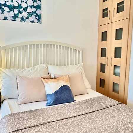 Madonna Queen - 3 Rooms, Garage