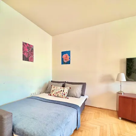 Madonna Queen - 3 Rooms, Garage Apartman