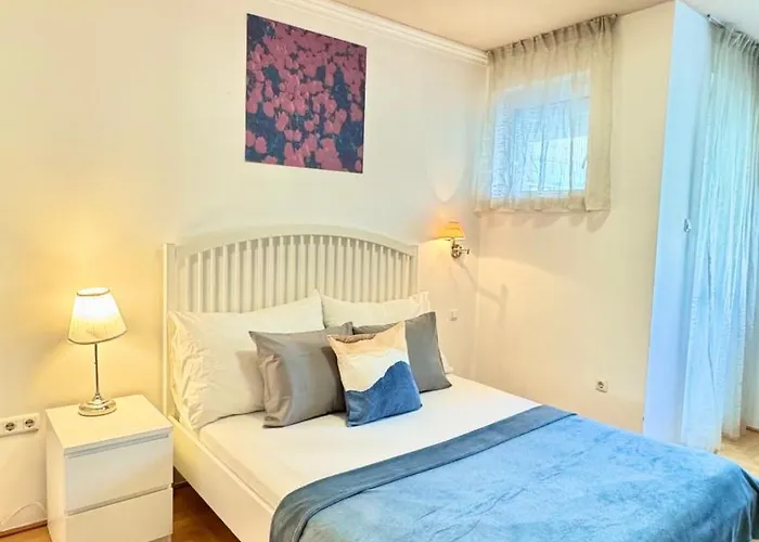 Lejlighed Madonna Queen - 3 Rooms, Garage *