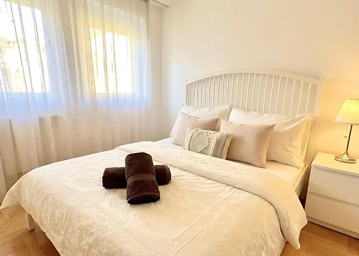 Lejlighed Madonna Queen - 3 Rooms, Garage Budapest
