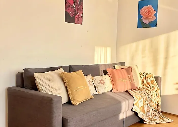 Madonna Queen - 3 Rooms, Garage Lejlighed *