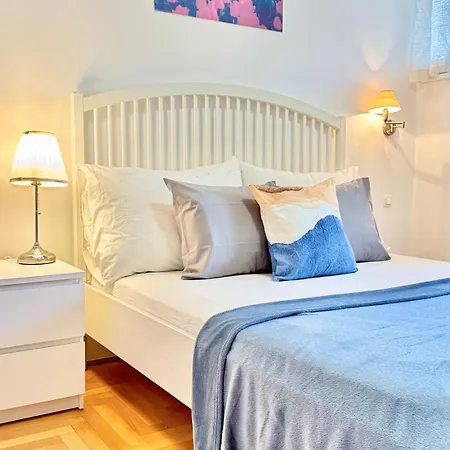 Madonna Queen - 3 Rooms, Garage *