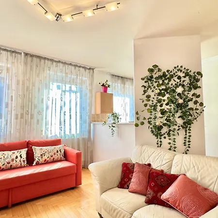 Апартаменты Madonna Queen - 3 Rooms, Garage *