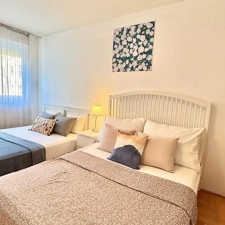 Madonna Queen - 3 Rooms, Garage Апартаменты